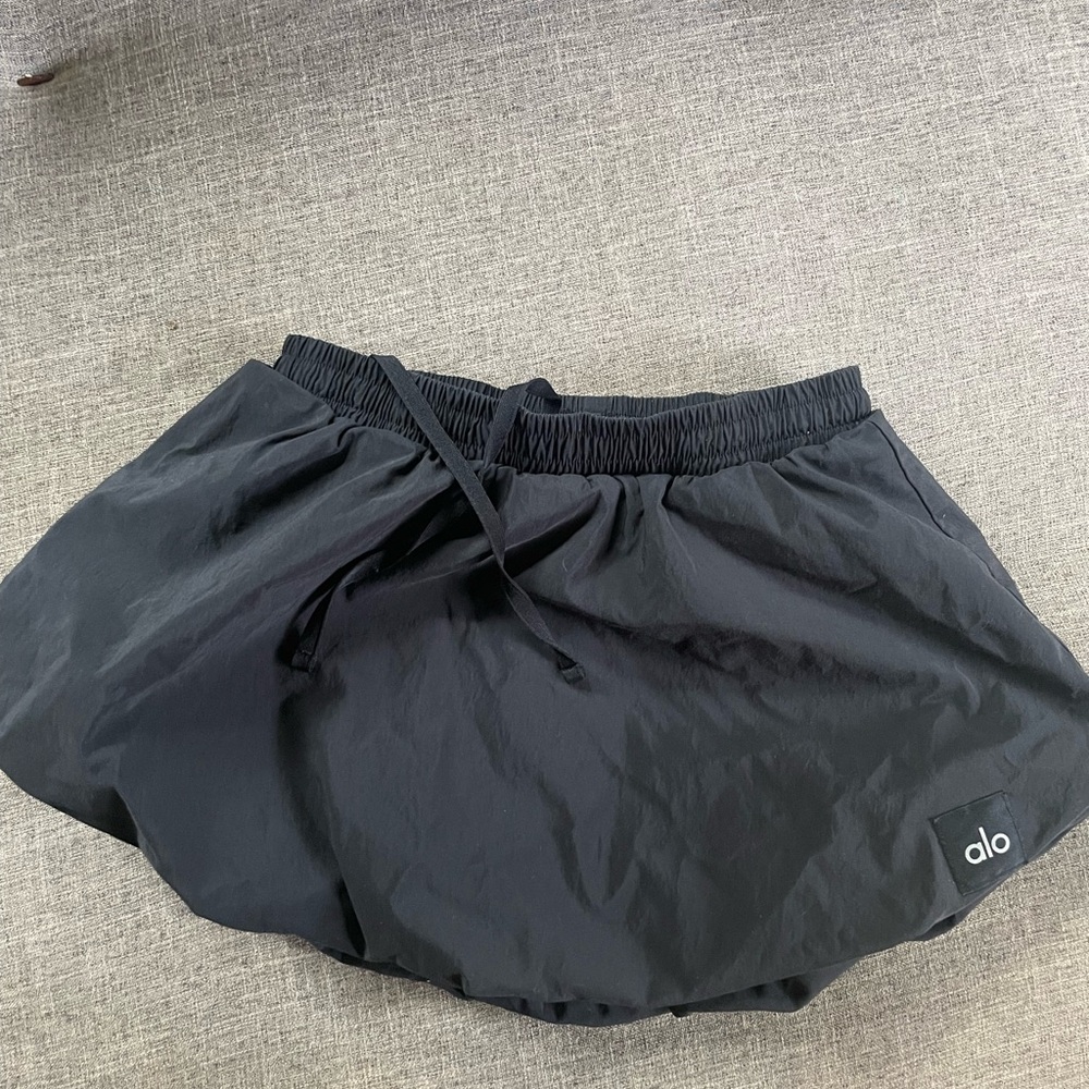 ALO Yoga Black Mini Skirt - Bubble.